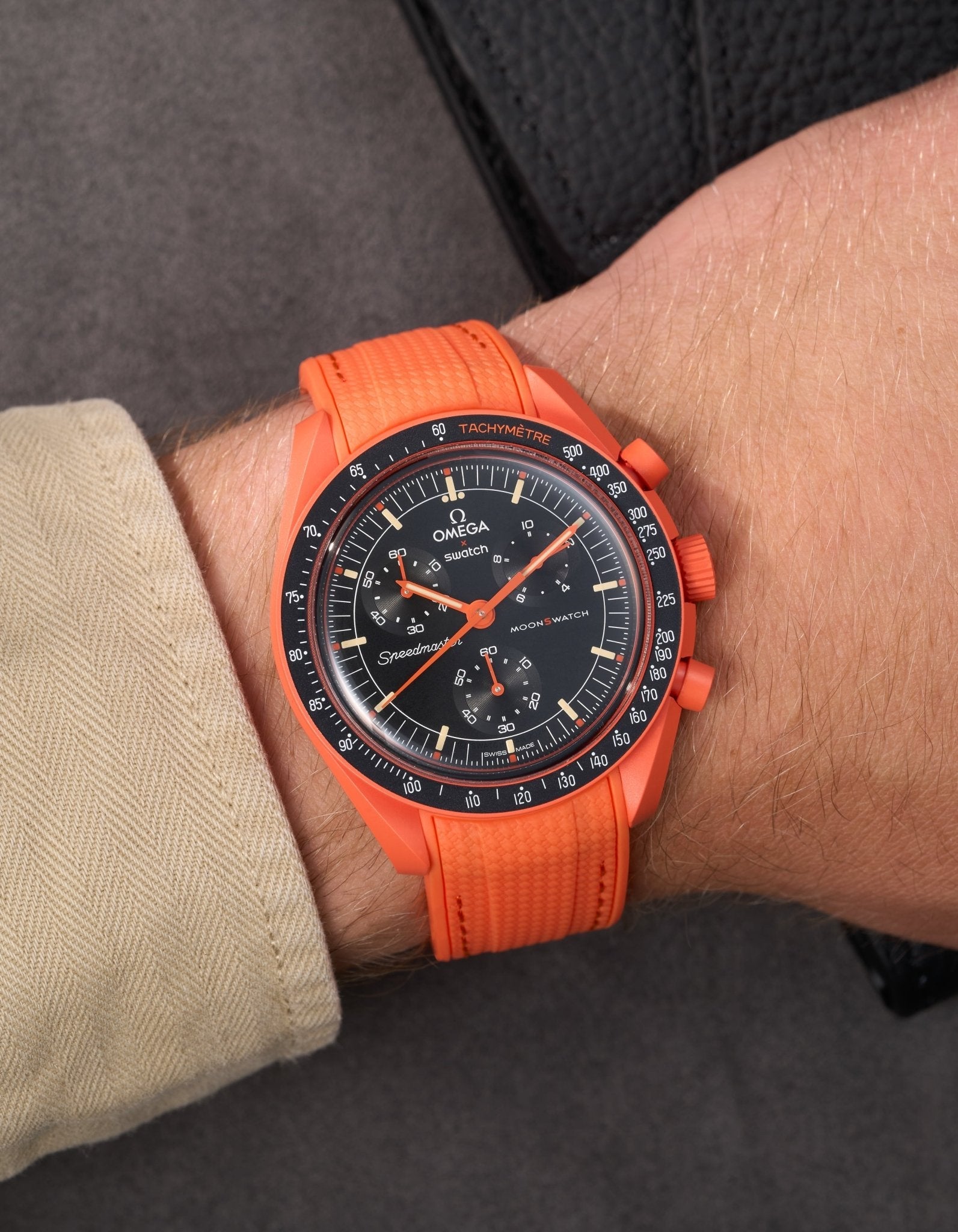 Relógio MoonSwatch Mission On Earth - Lava (Pulseira de borracha)